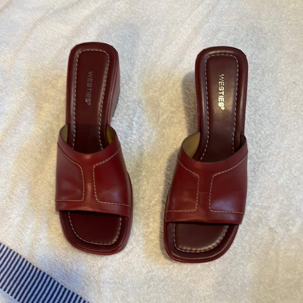 Women’s wedge sandals in red size 8 1/2. Never worn